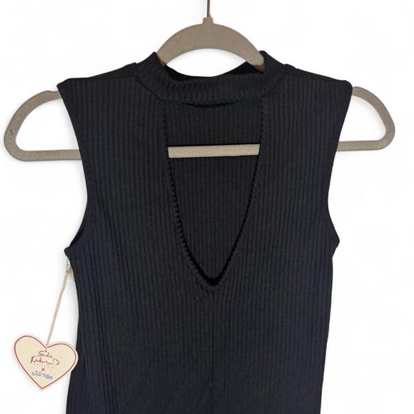 Wild Blue x Sadie Robertson Black Tank Top with Back Cutout Size XS NWT - Picture 5 of 7
